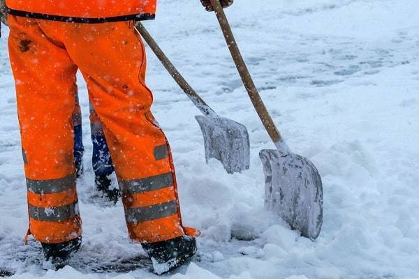Outdoor worker winter weather hazards